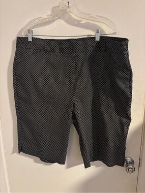 NWT In Every Story Universal Fit Savvy Geometric Pull On Shorts Size 24
(1086)